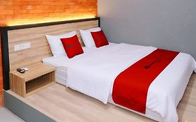 RedDoorz at Hotel DPraya Pati